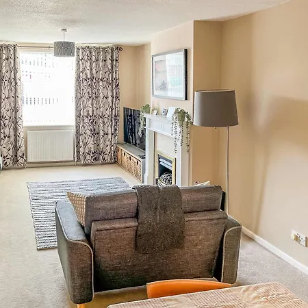 Station Road - 3 Bedrooms With Parking & Garden Bristol