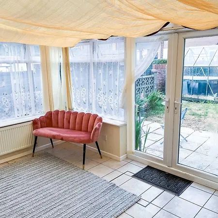 Station Road - 3 Bedrooms With Parking & Garden Ferienhaus Bristol